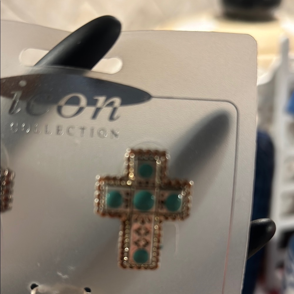 Icon Collection Cross Jewelry Set - Picture 4 of 6